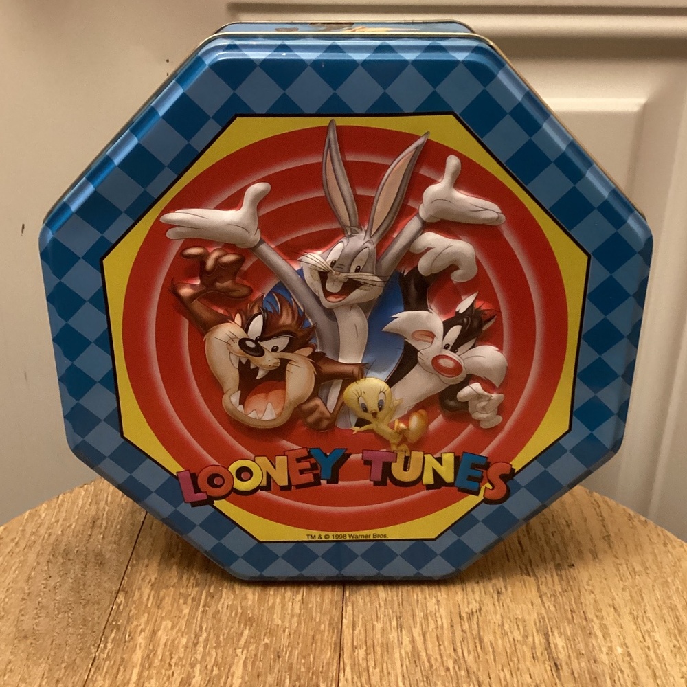 Vintage 1998 Warner Bros Looney Tunes Taz Bugs Tweety  Sylvester tin can trinket